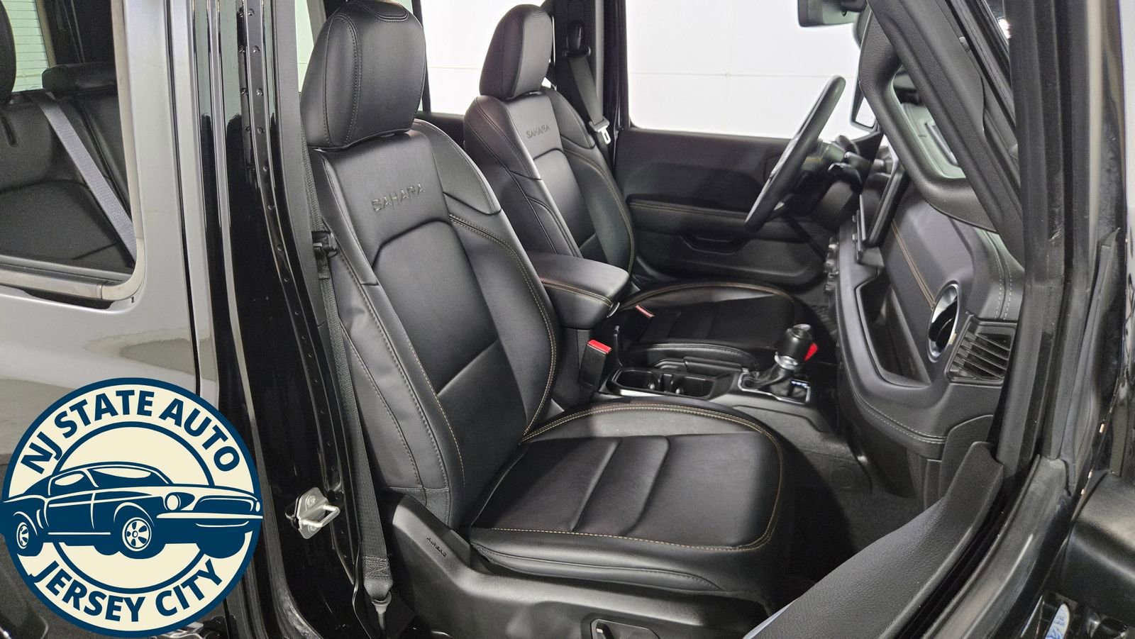 Used 2024 Jeep Wrangler Unlimited Sahara w/ Technology Group image 38