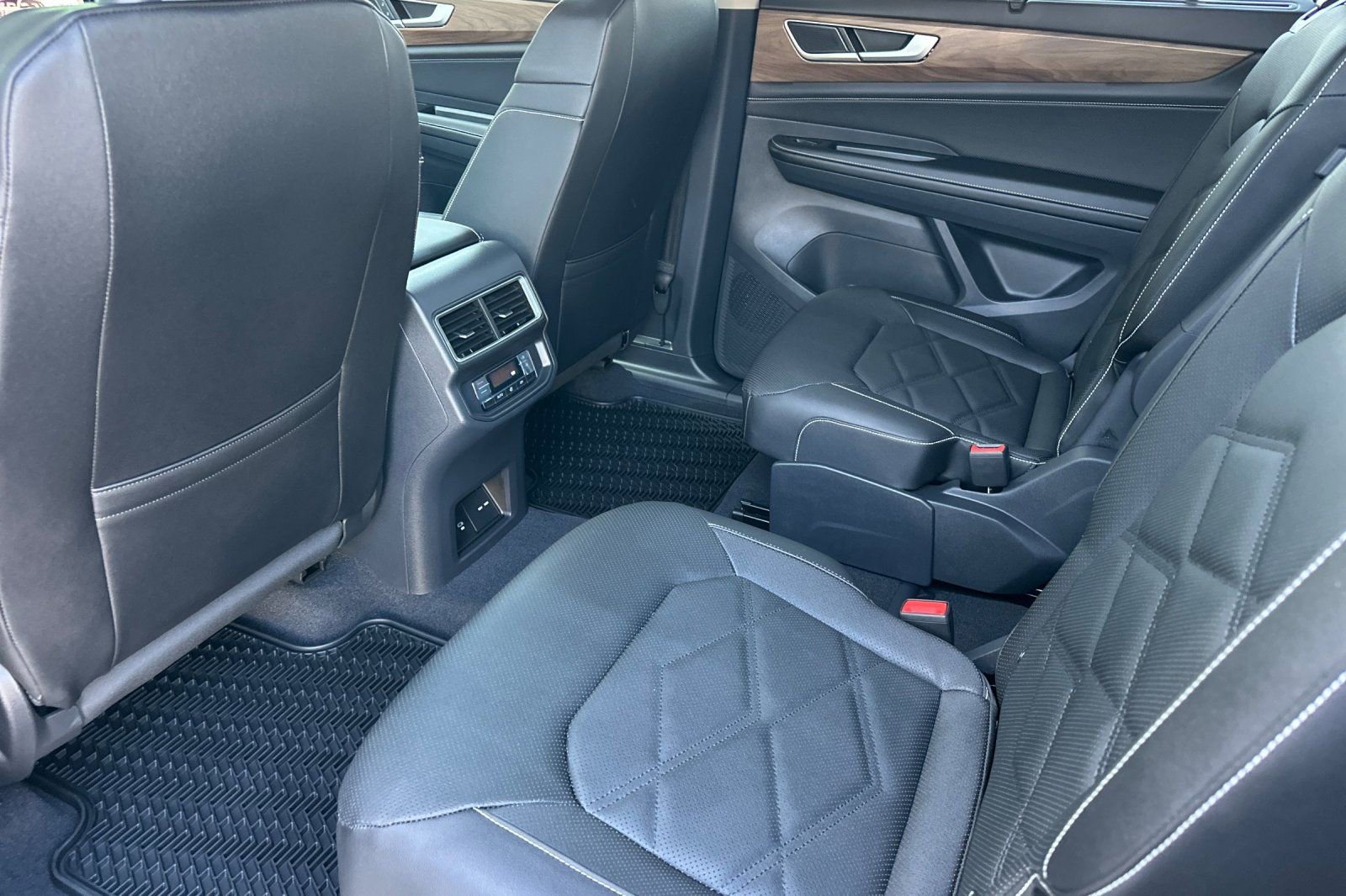 New 2026 Volkswagen Atlas SE image 10