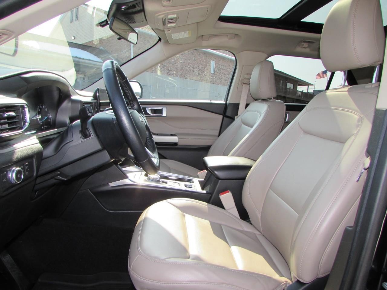 Used 2022 Ford Explorer XLT w/ Equipment Group 202A image 13