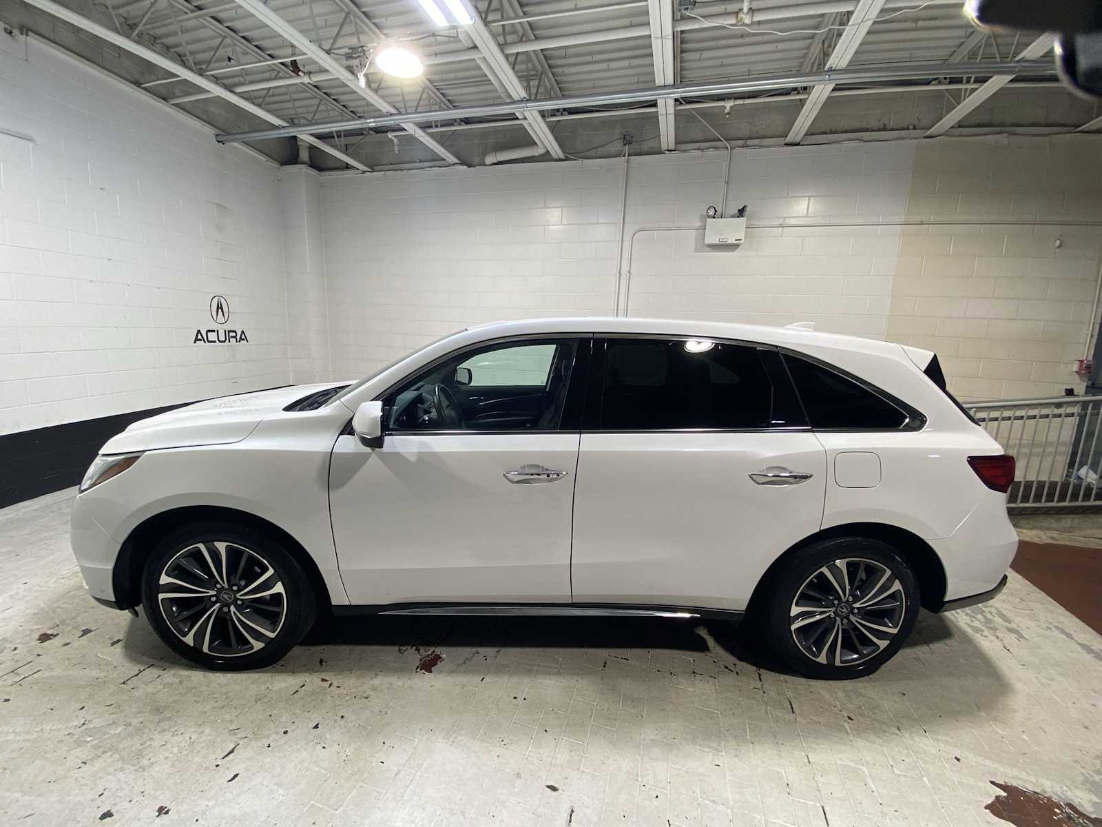 Used 2020 Acura MDX SH-AWD w/ Technology Package image 3
