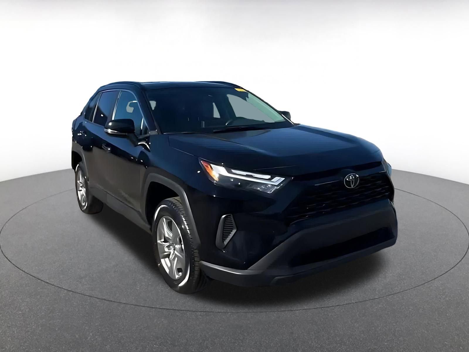 Used 2025 Toyota RAV4 XLE image 3
