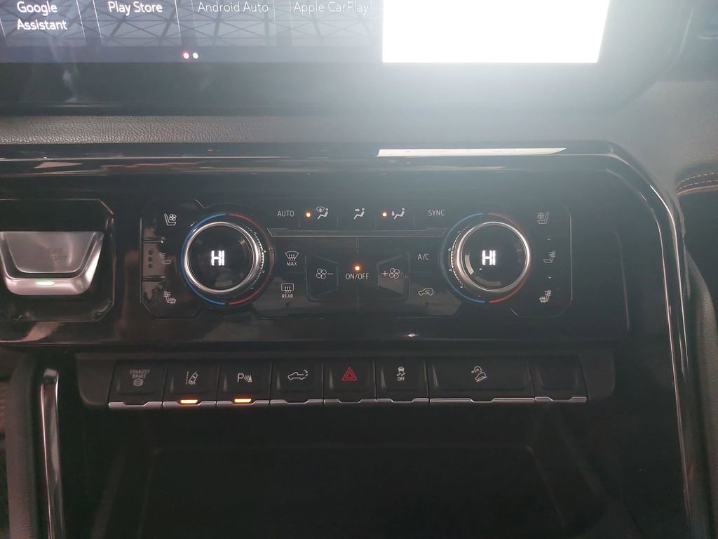 Used 2024 GMC Sierra 3500 AT4 w/ AT4 Premium Plus Package image 21