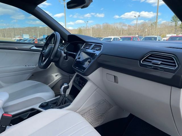 Used 2022 Volkswagen Tiguan SE R-Line AWD/4WD image 29