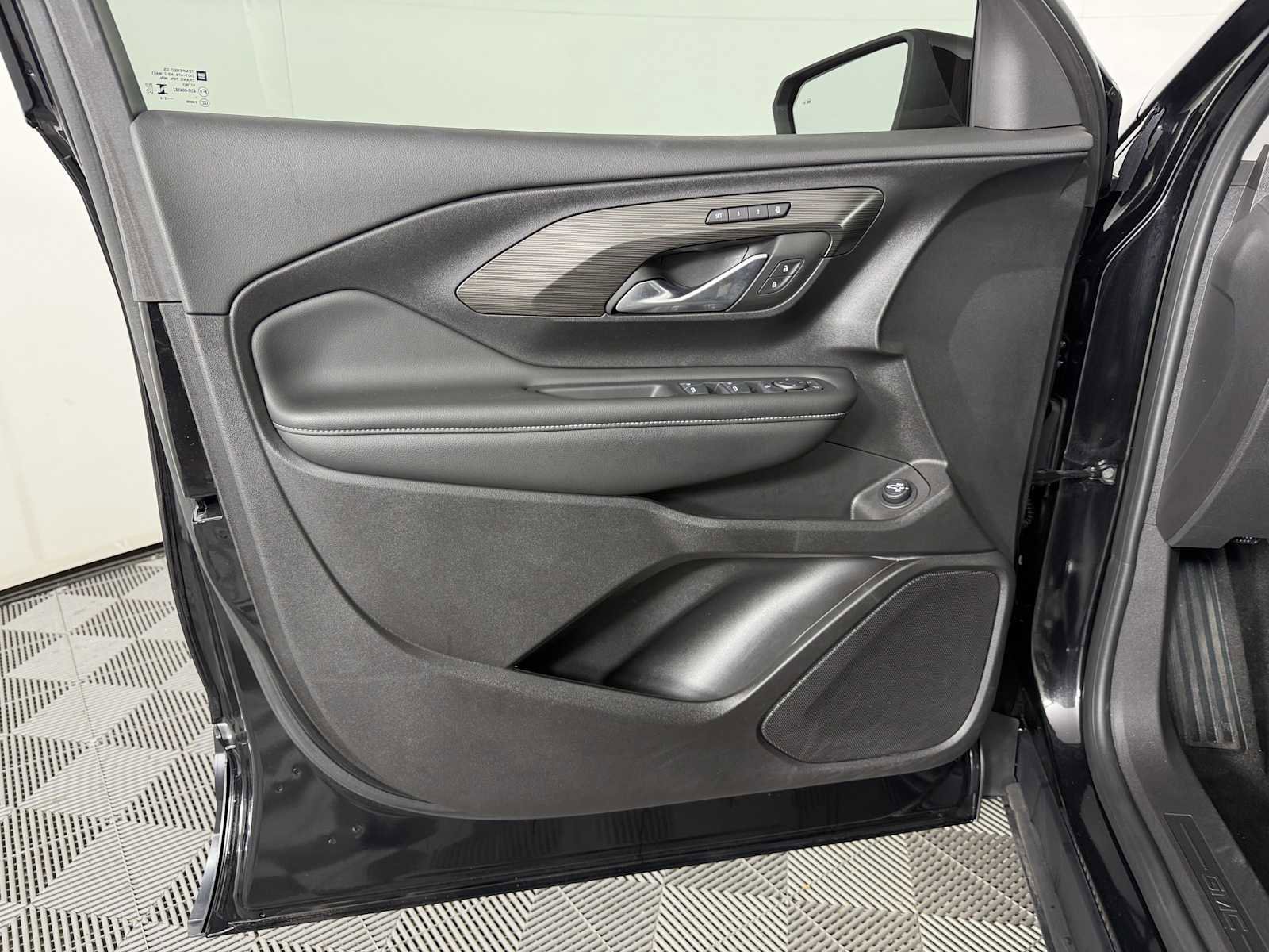 Used 2024 GMC Terrain SLT w/ Tech Package AWD/4WD image 8