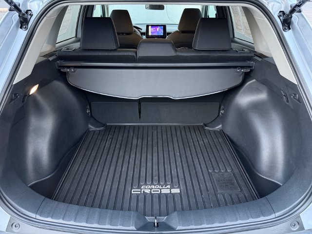 Certified 2025 Toyota Corolla Cross LE w/ Moonroof Package FWD image 16
