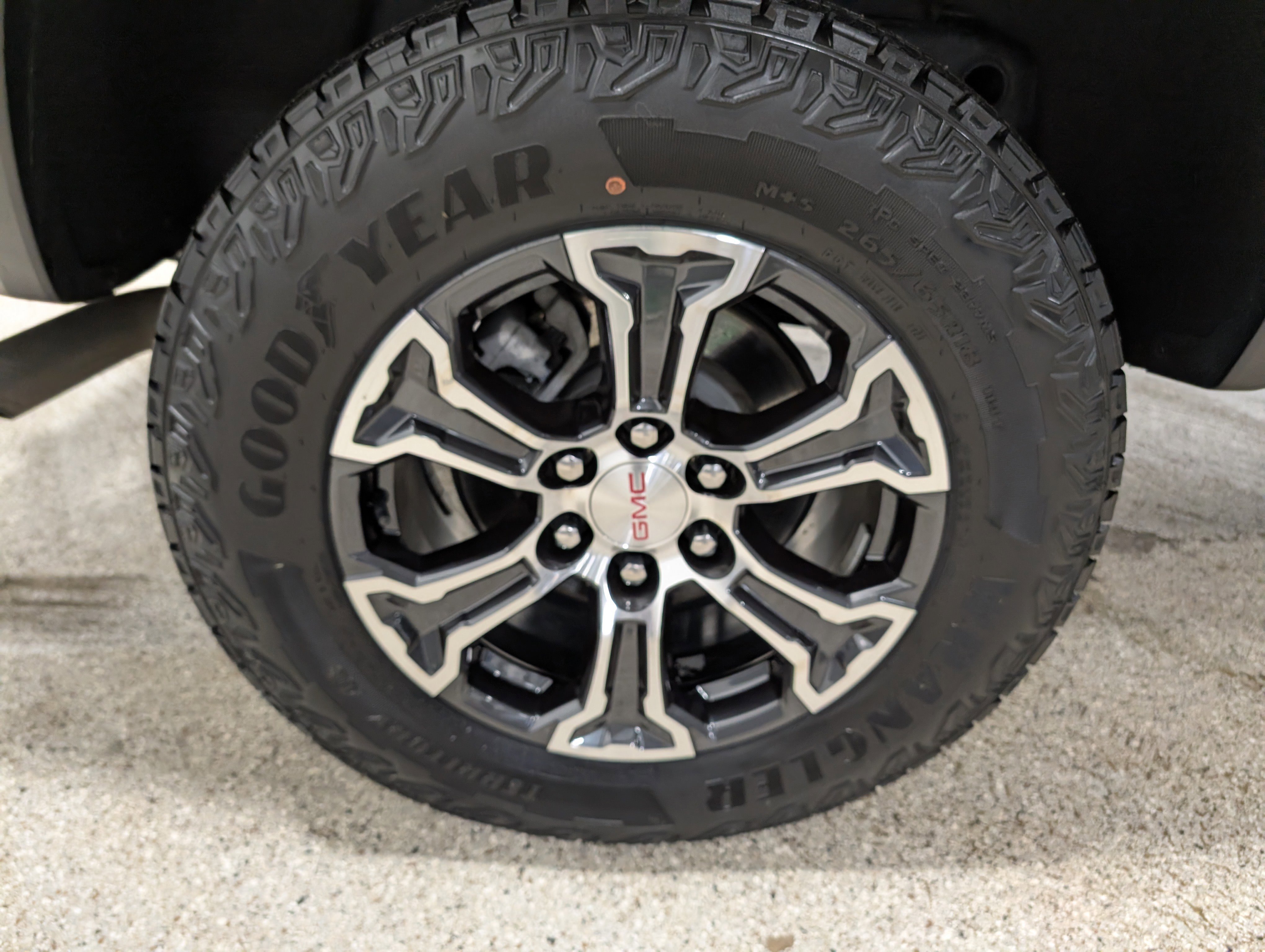 Used 2023 GMC Canyon AT4 w/ AT4 Premium Package image 11