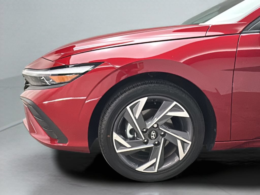 Certified 2025 Hyundai Elantra SEL FWD image 9