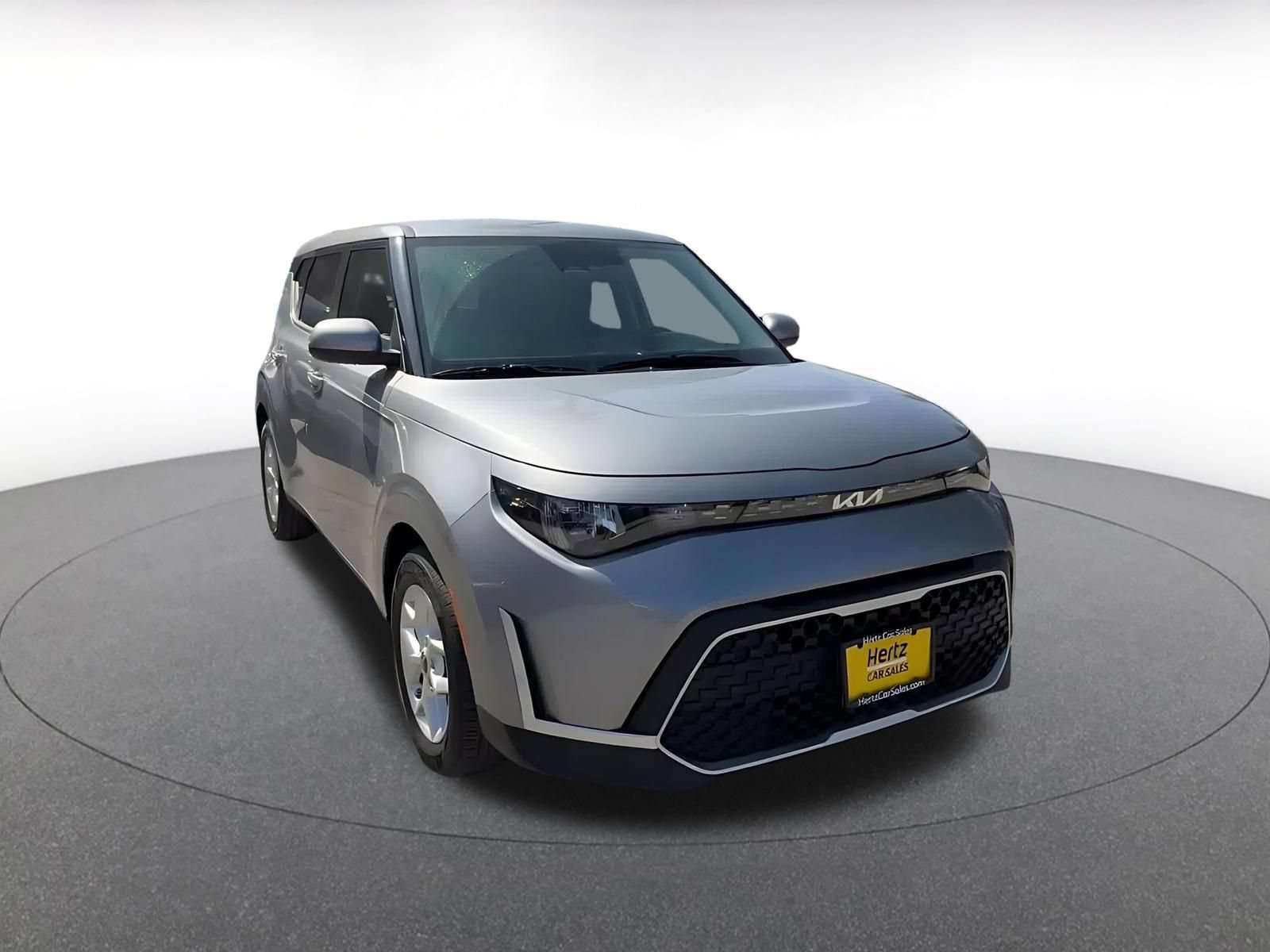 Used 2025 Kia Soul LX w/ LX Technology Package FWD image 3