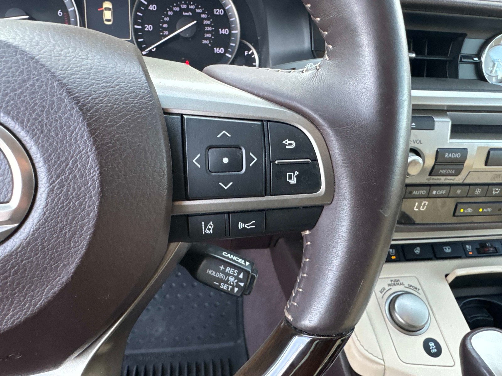 Used 2016 Lexus ES 350 w/ Ultra Luxury Package FWD image 28