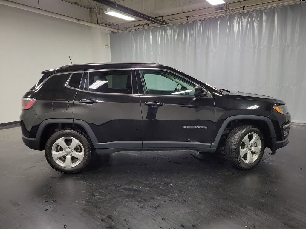 Used 2018 Jeep Compass Latitude w/ Popular Equipment Group AWD/4WD image 9