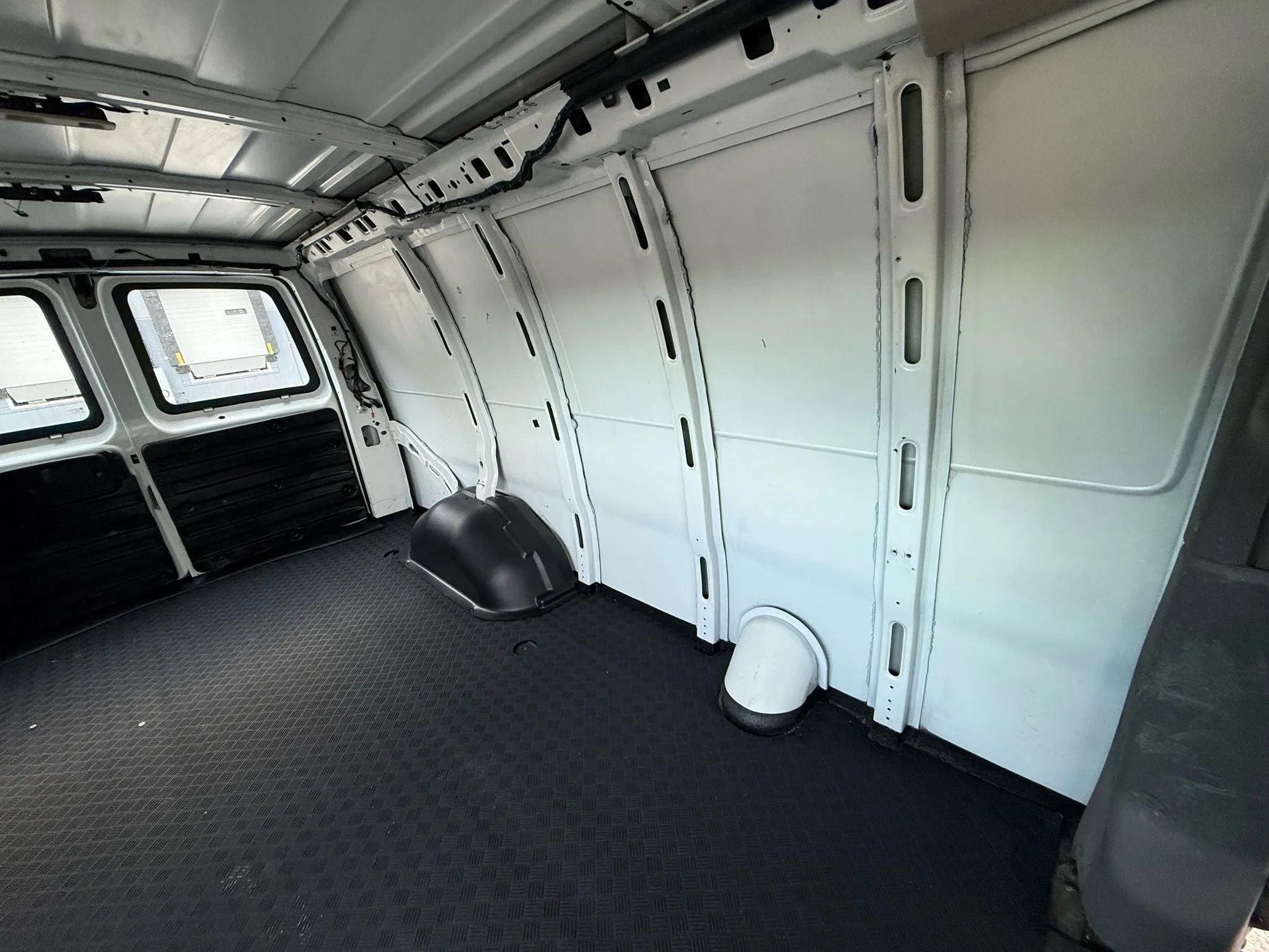 Used 2017 Chevrolet Express 3500 image 20