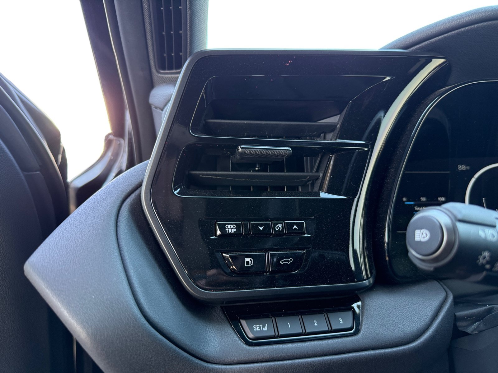 Used 2025 Lexus TX 500h AWD w/ Technology Package image 15