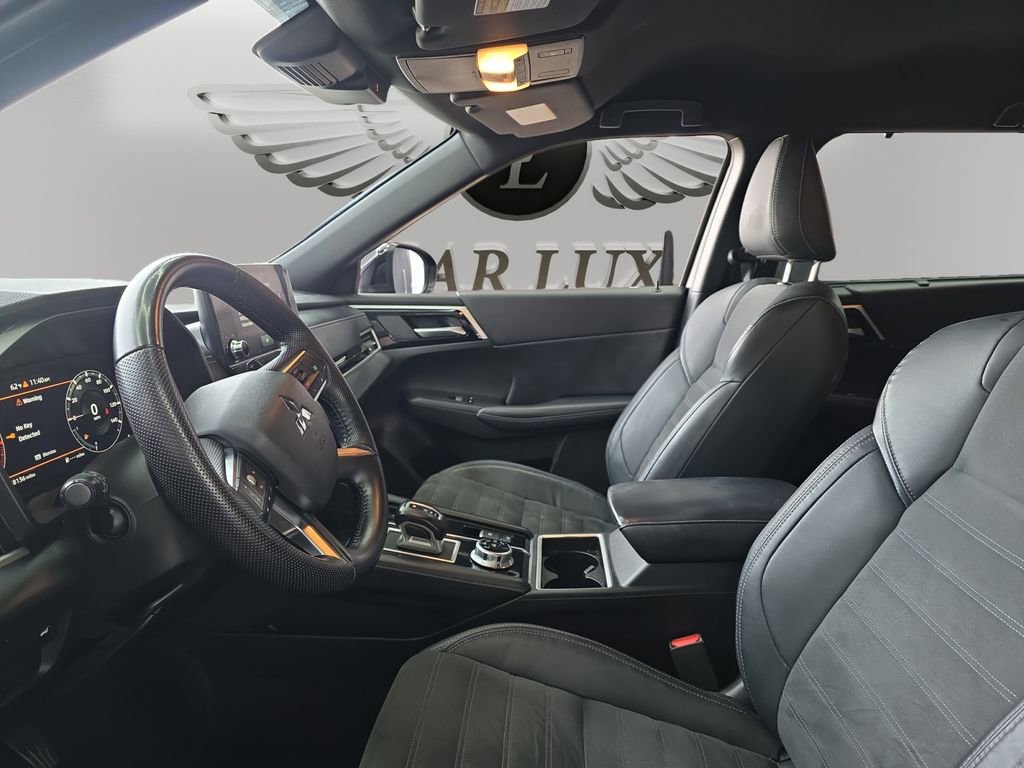 Used 2023 Mitsubishi Outlander SE Black Edition image 9