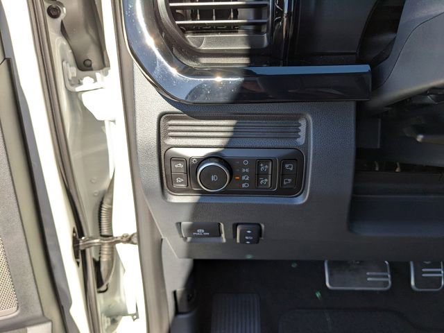 New 2026 Ford F250 Lariat w/ Black Appearance Package image 31