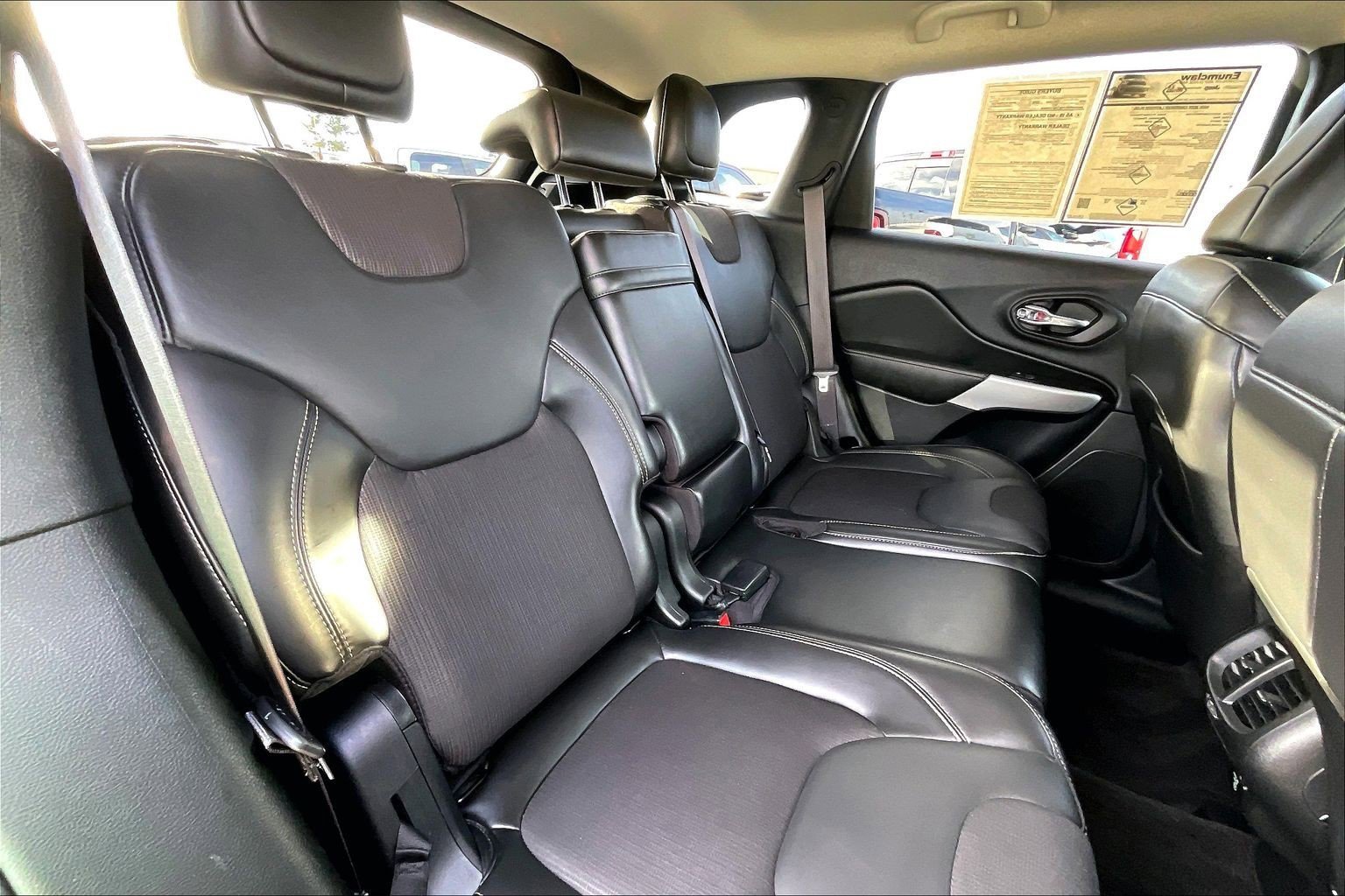 Used 2018 Jeep Cherokee Latitude Plus w/ Comfort/Convenience Group image 26