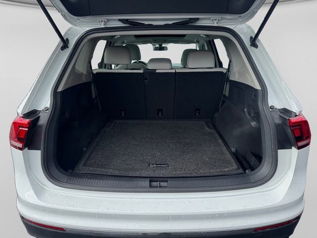 Used 2020 Volkswagen Tiguan SE w/ Panoramic Sunroof Package image 5