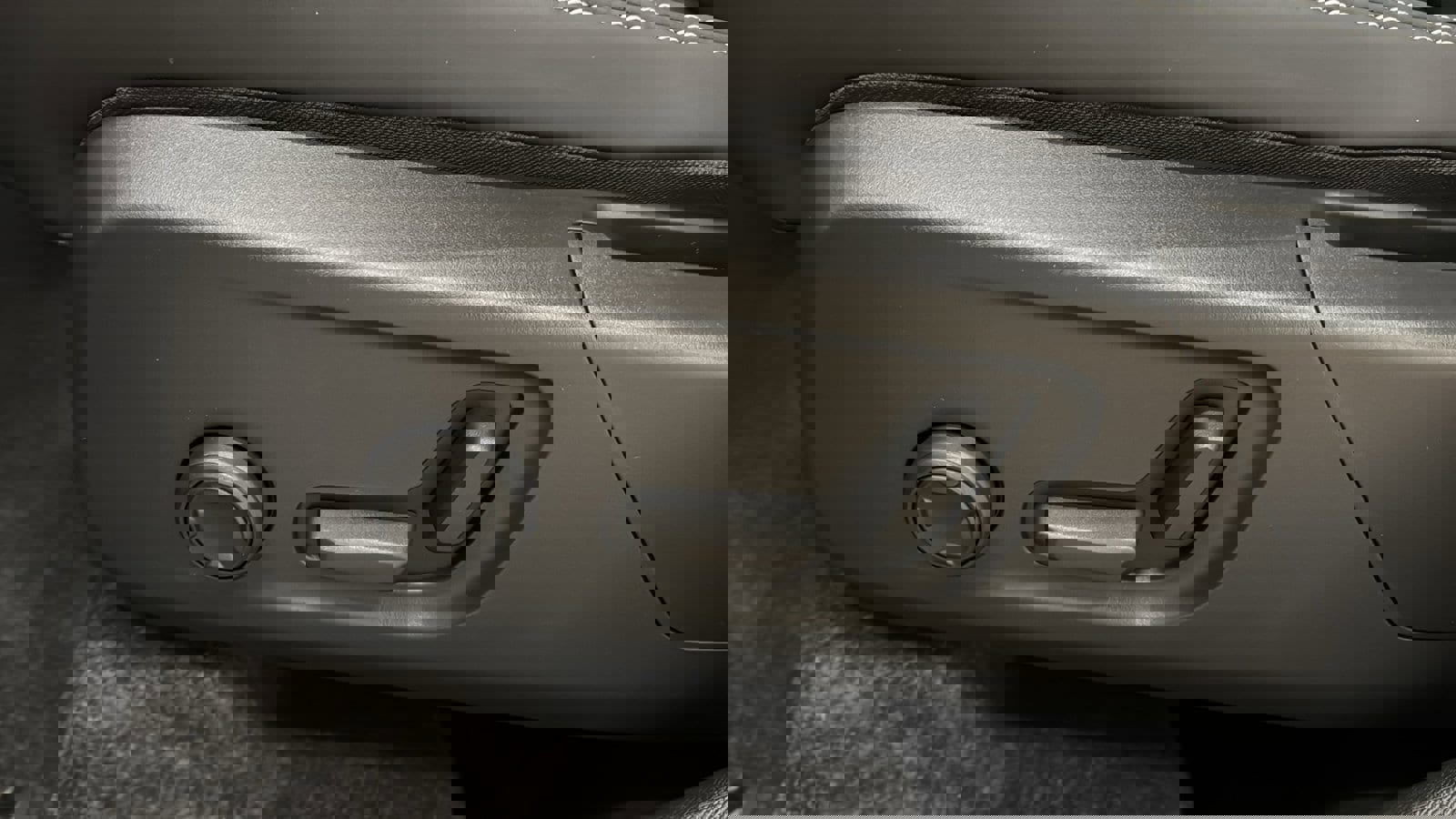 Used 2026 Volvo XC40 B4 Plus w/ Climate Package image 24