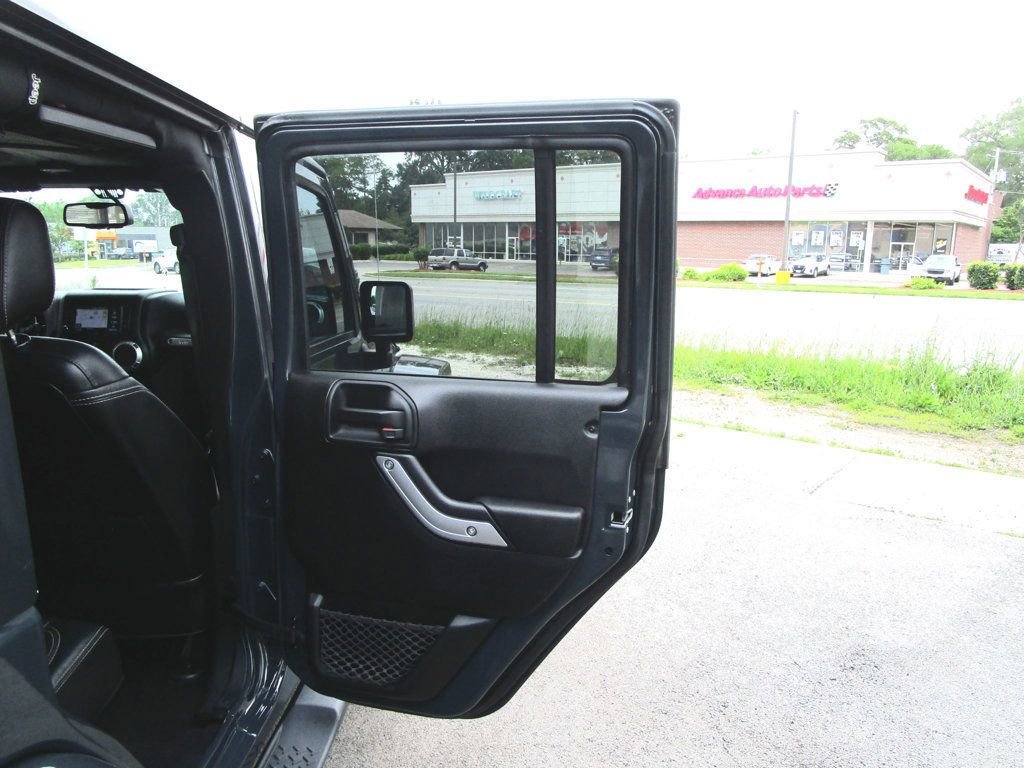 Used 2018 Jeep Wrangler Unlimited Sahara w/ Connectivity Group image 32