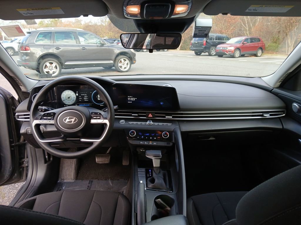 Used 2024 Hyundai Elantra SEL image 13