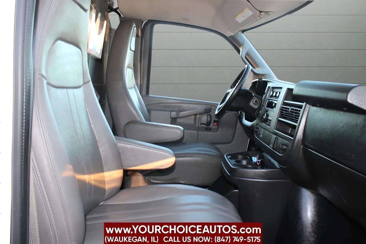 Used 2016 GMC Savana 3500 Extended RWD image 17