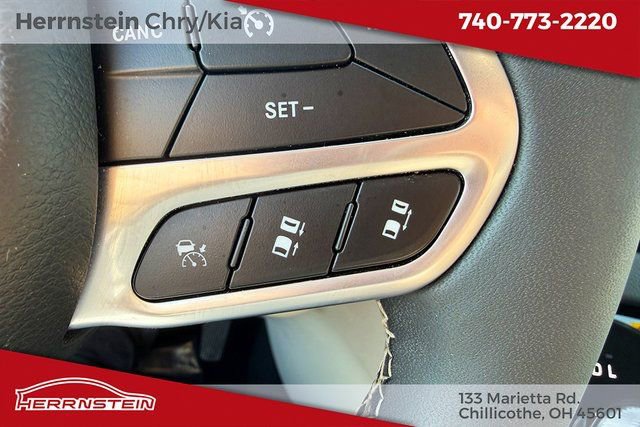 Used 2024 Chrysler Pacifica Touring-L image 17