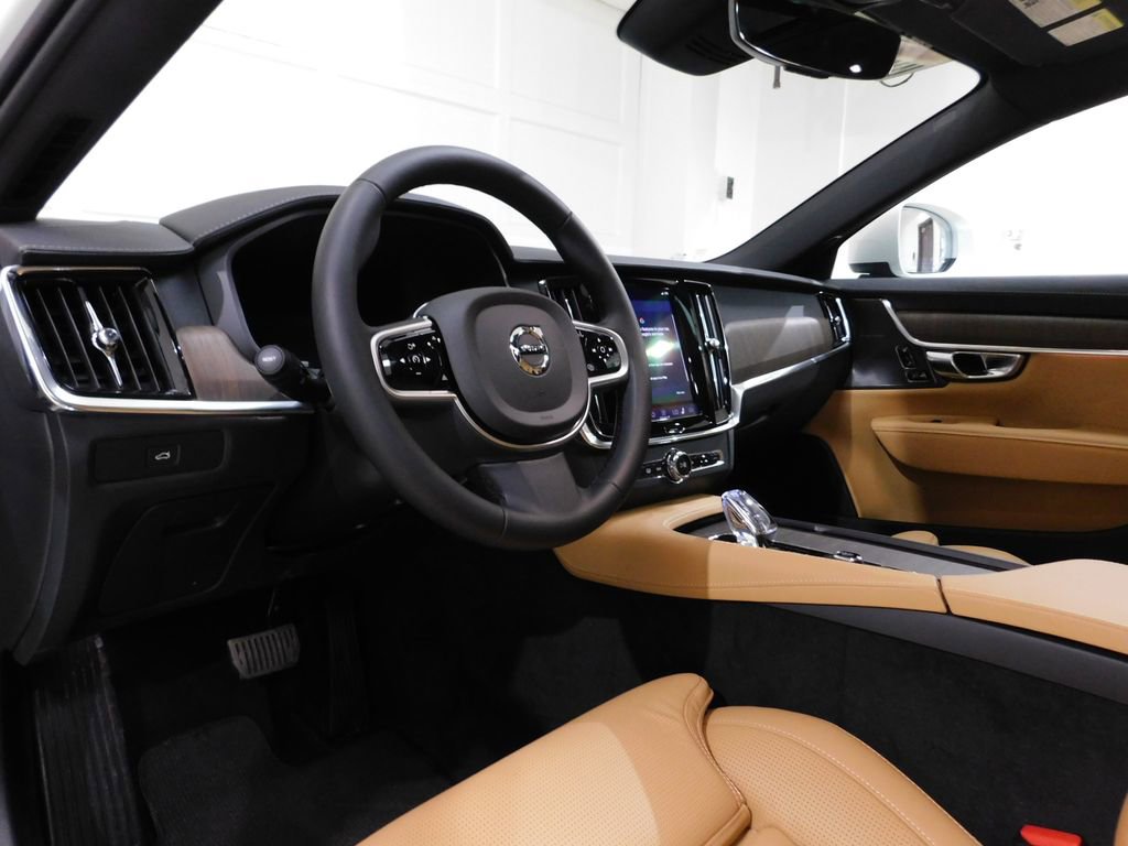 Used 2026 Volvo V90 B6 Cross Country Ultra image 29