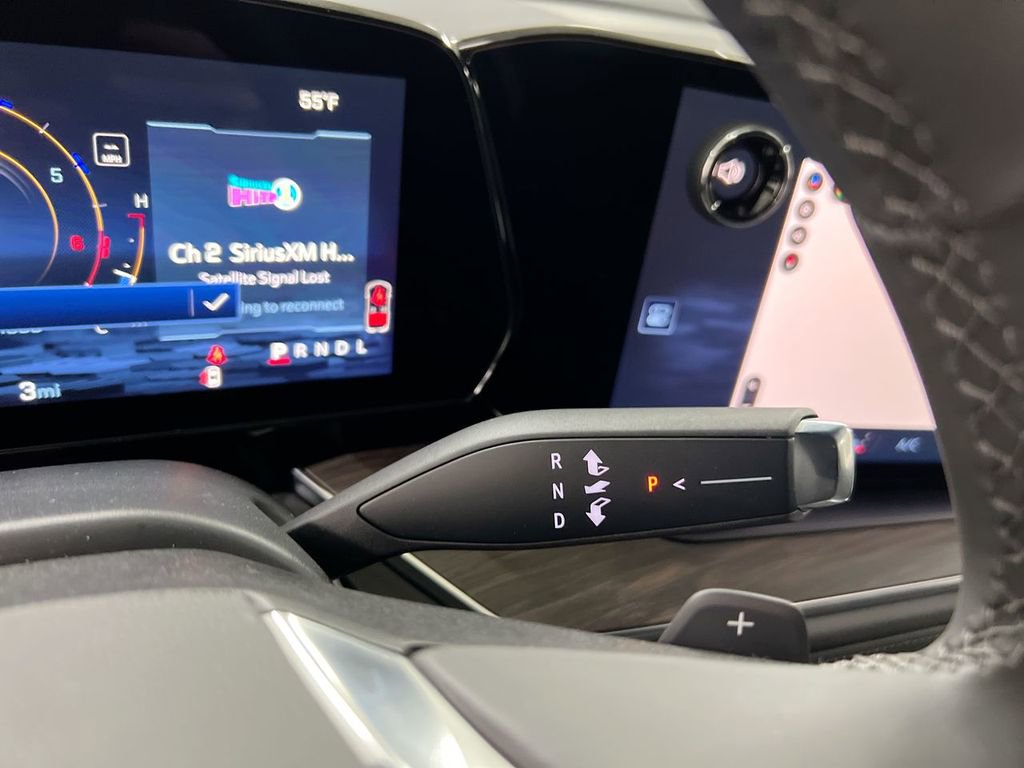 Used 2025 Chevrolet Suburban LT image 17