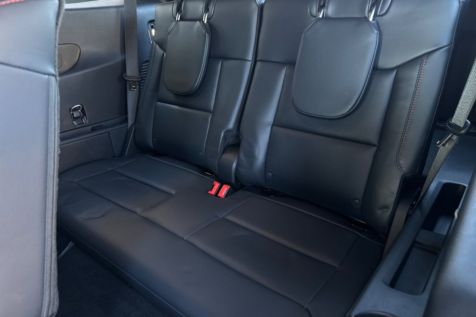 New 2026 Ford Explorer ST-Line w/ ST-Line Street Pack image 17