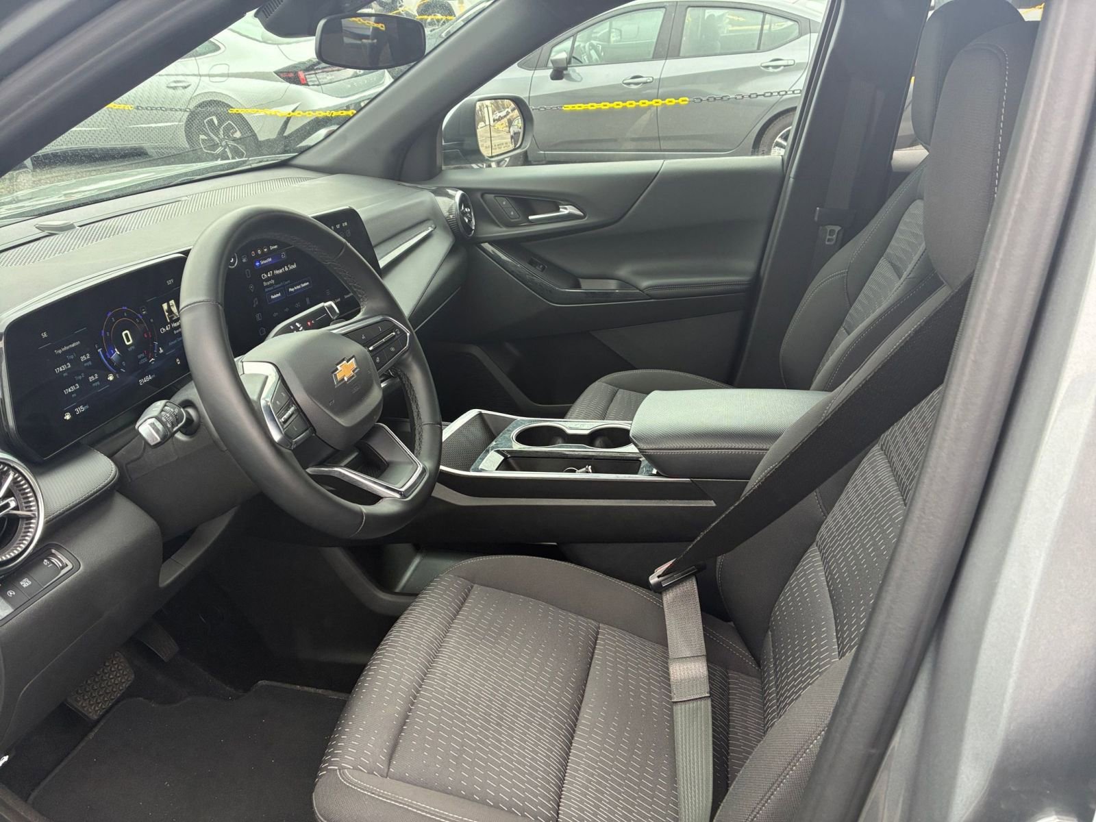 Used 2025 Chevrolet Equinox LT FWD image 22
