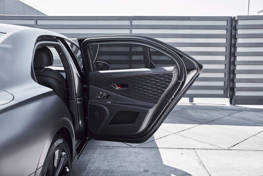 Used 2023 Bentley Flying Spur V8 image 25