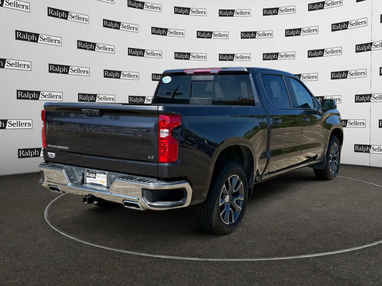 Used 2024 Chevrolet Silverado 1500 LT AWD/4WD image 6
