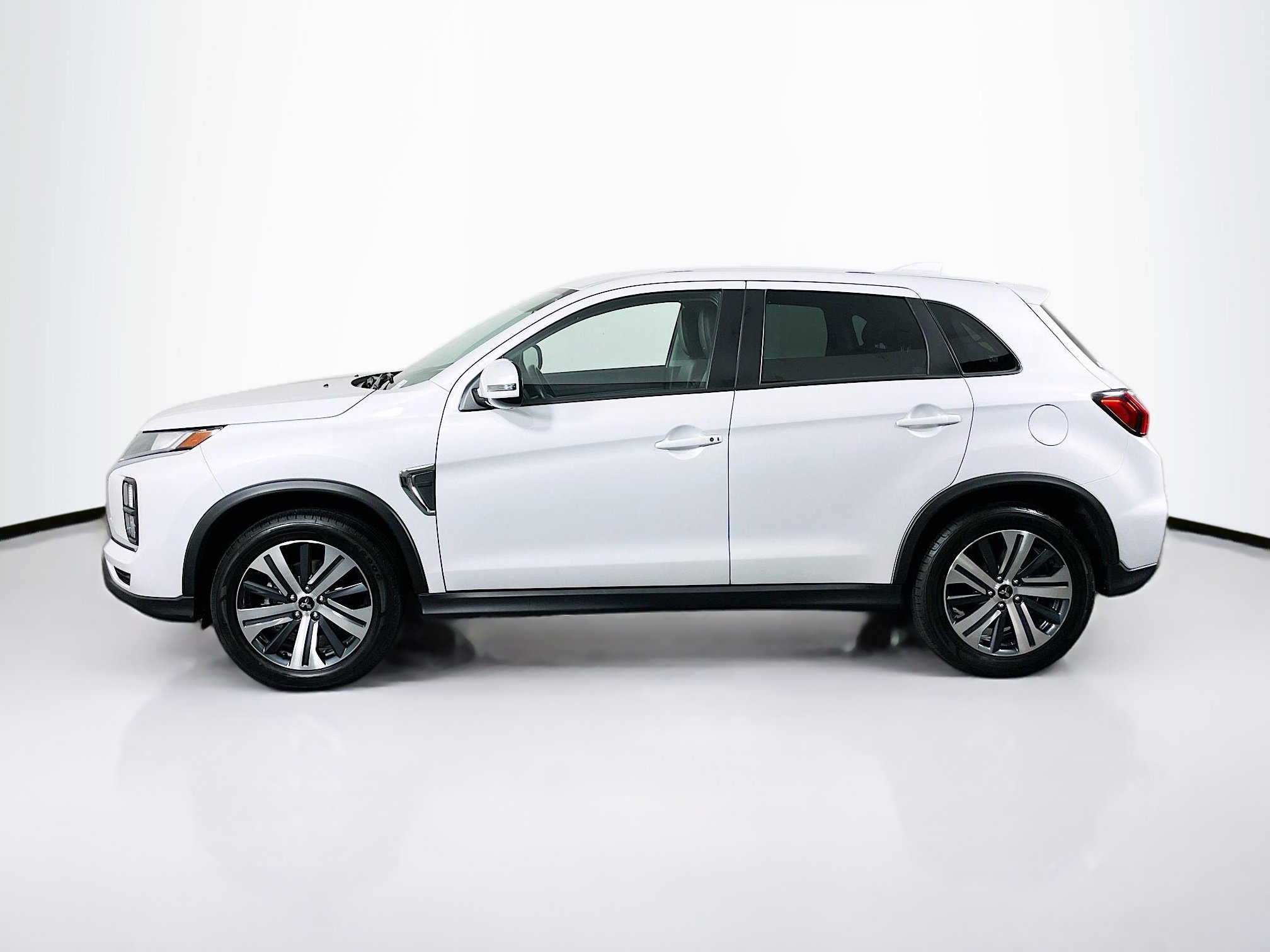 Used 2024 Mitsubishi Outlander Sport SE image 4