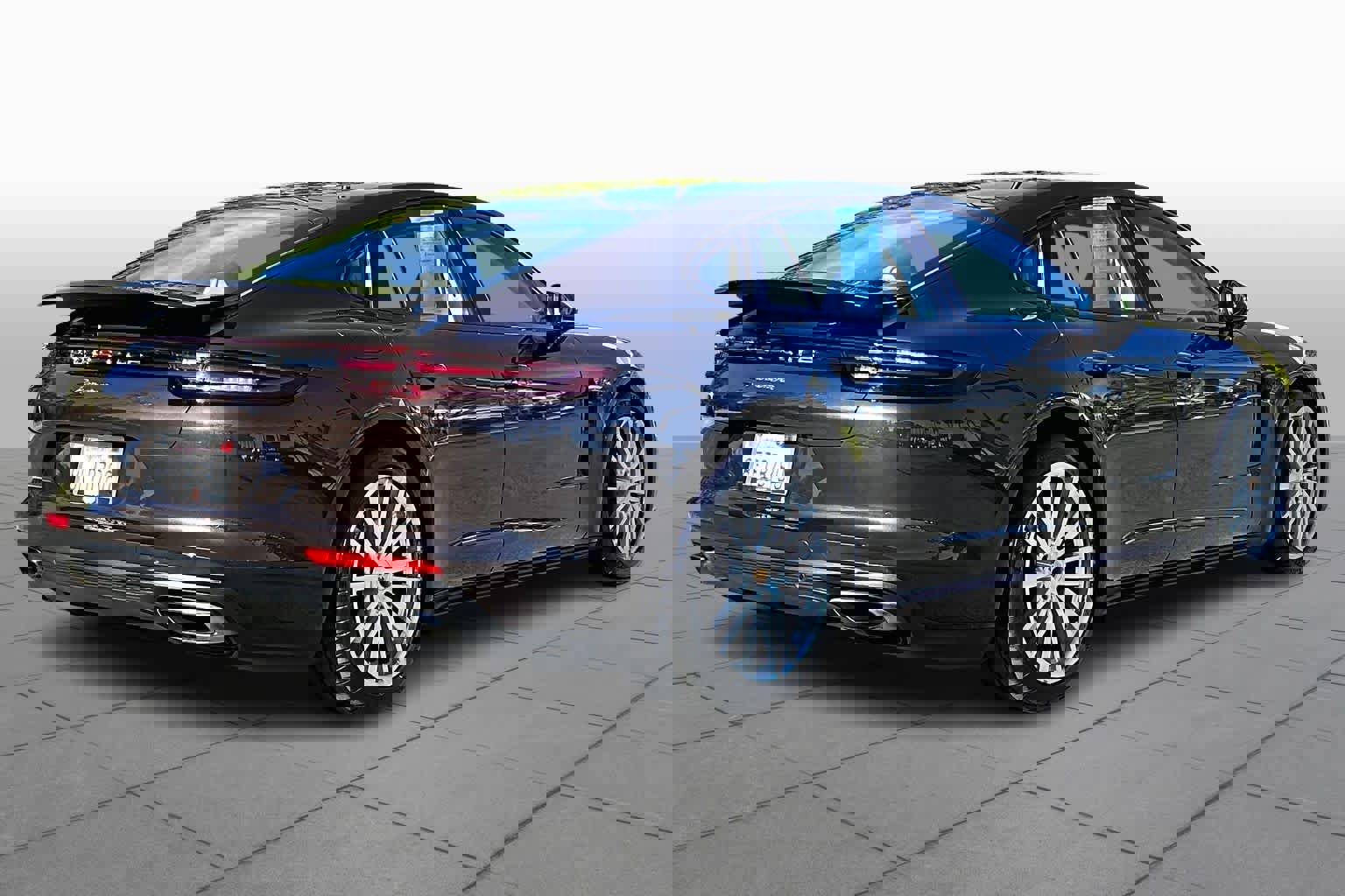 Used 2018 Porsche Panamera image 12