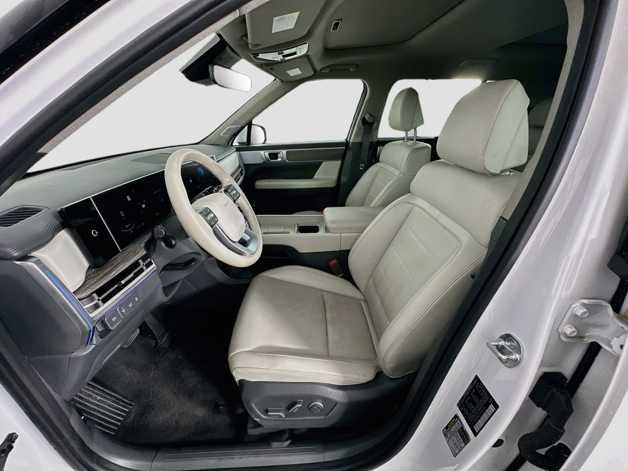 Used 2025 Hyundai Santa Fe Limited FWD image 13