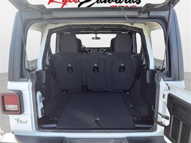 Used 2020 Jeep Wrangler Unlimited Sahara image 23