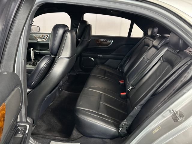 Used 2017 Lincoln Continental Select image 37