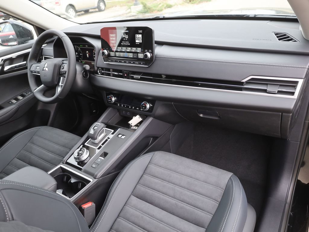New 2025 Mitsubishi Outlander SE image 14