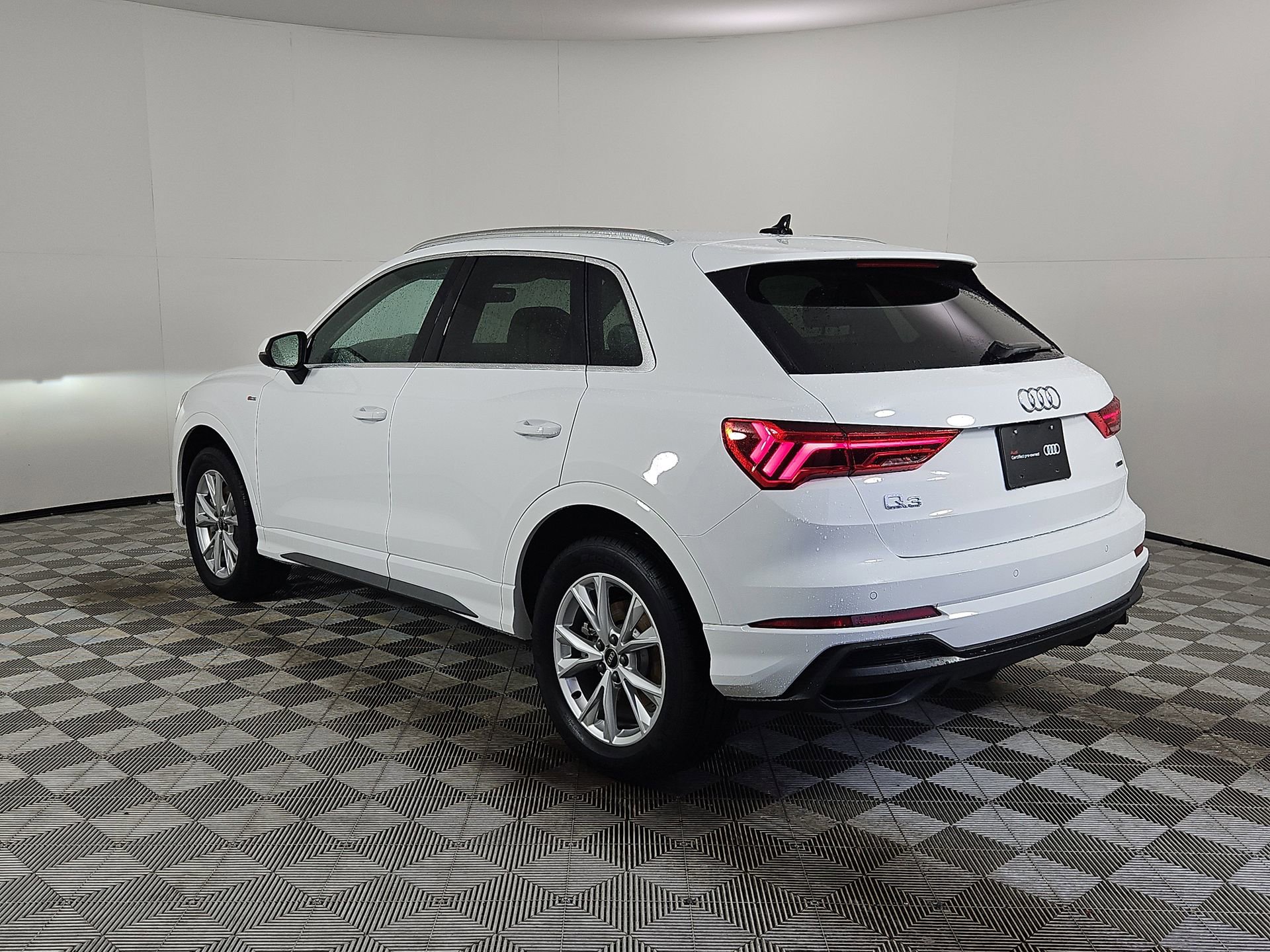 Certified 2025 Audi Q3 2.0T Premium w/ Convenience Package image 5
