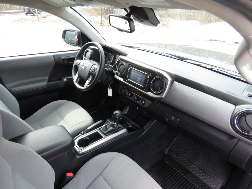 Used 2019 Toyota Tacoma SR5 AWD/4WD image 14