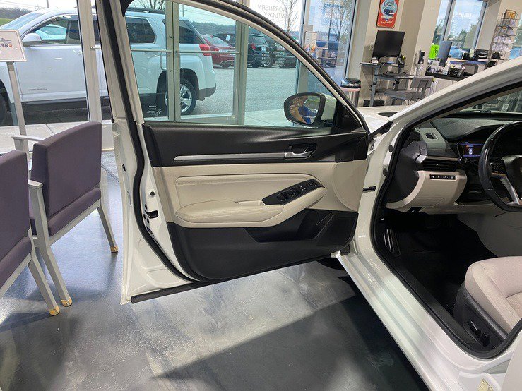 Used 2019 Nissan Altima 2.5 SV image 11