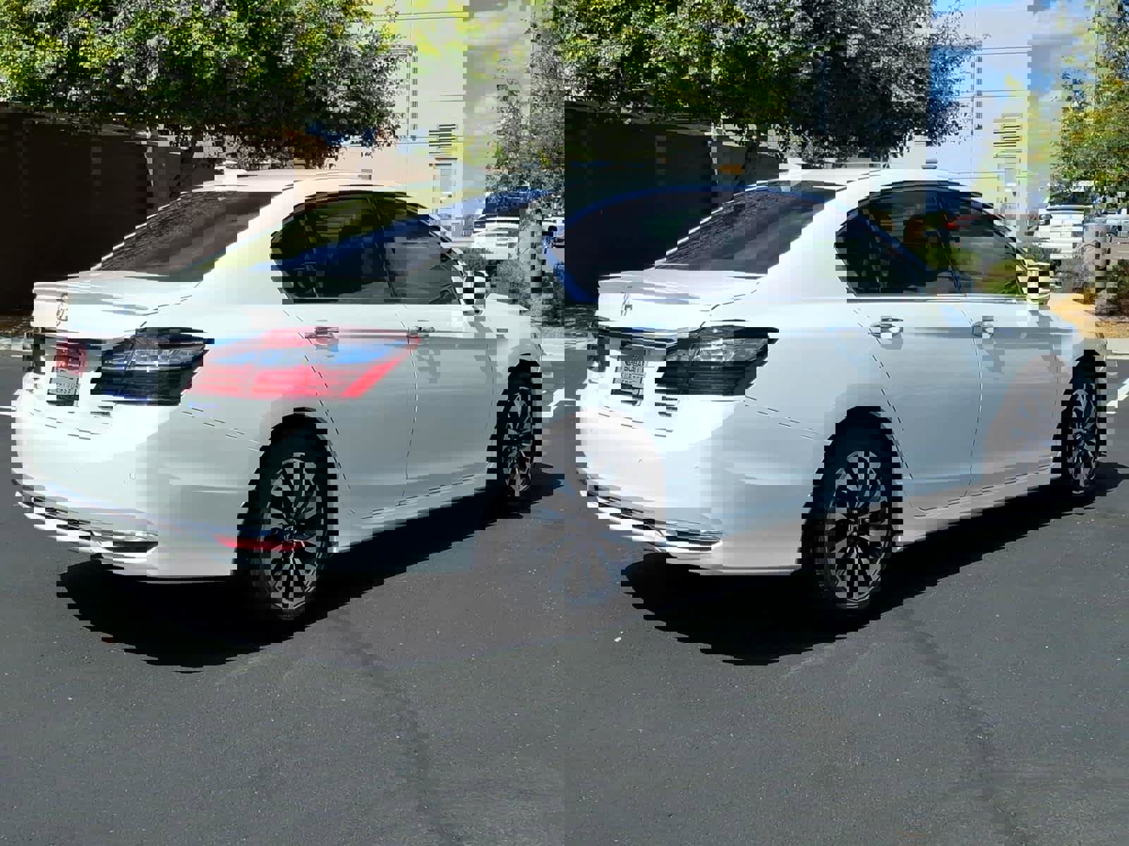 Used 2017 Honda Accord Touring image 7