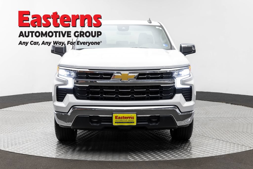 Used 2023 Chevrolet Silverado 1500 LT AWD/4WD image 2