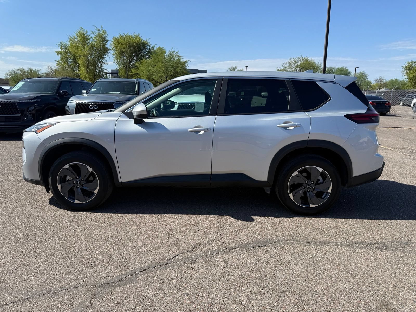 Certified 2025 Nissan Rogue SV FWD image 6