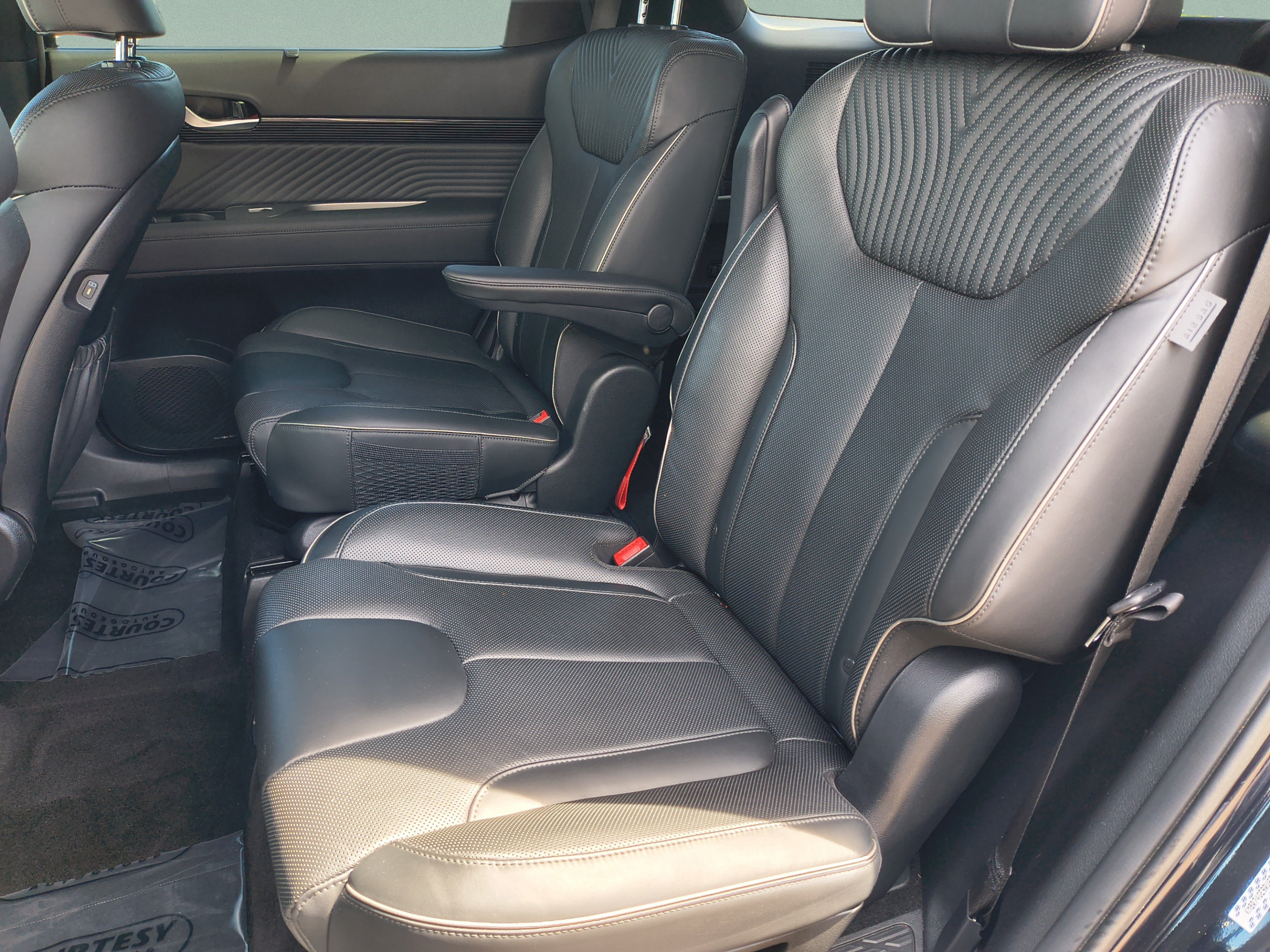 Certified 2024 Hyundai Palisade Calligraphy FWD image 16