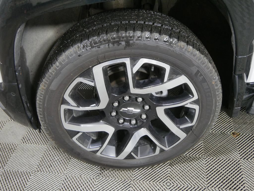 Used 2025 Chevrolet Silverado EV RST AWD/4WD image 9