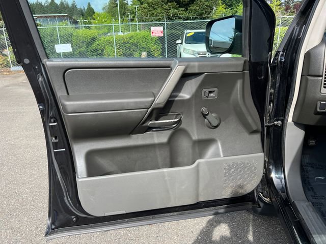 Used 2005 Nissan Titan XE w/ (W02) Preferred Pkg AWD/4WD image 16