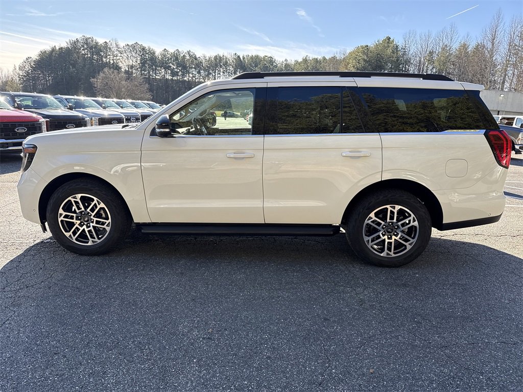 Used 2025 Ford Expedition Active image 4
