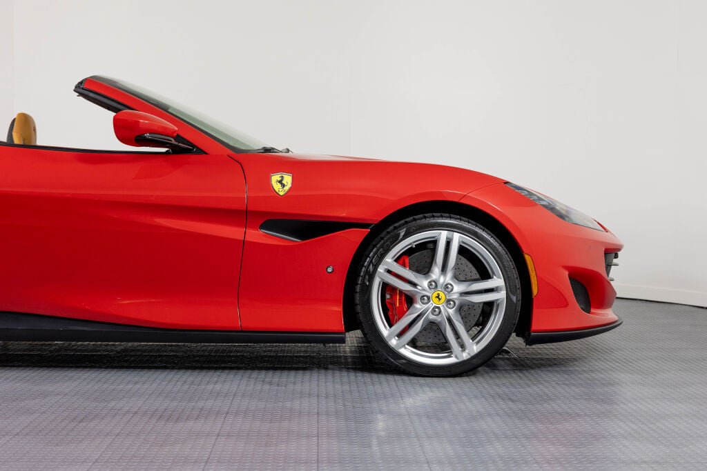 Certified 2020 Ferrari Portofino RWD image 34