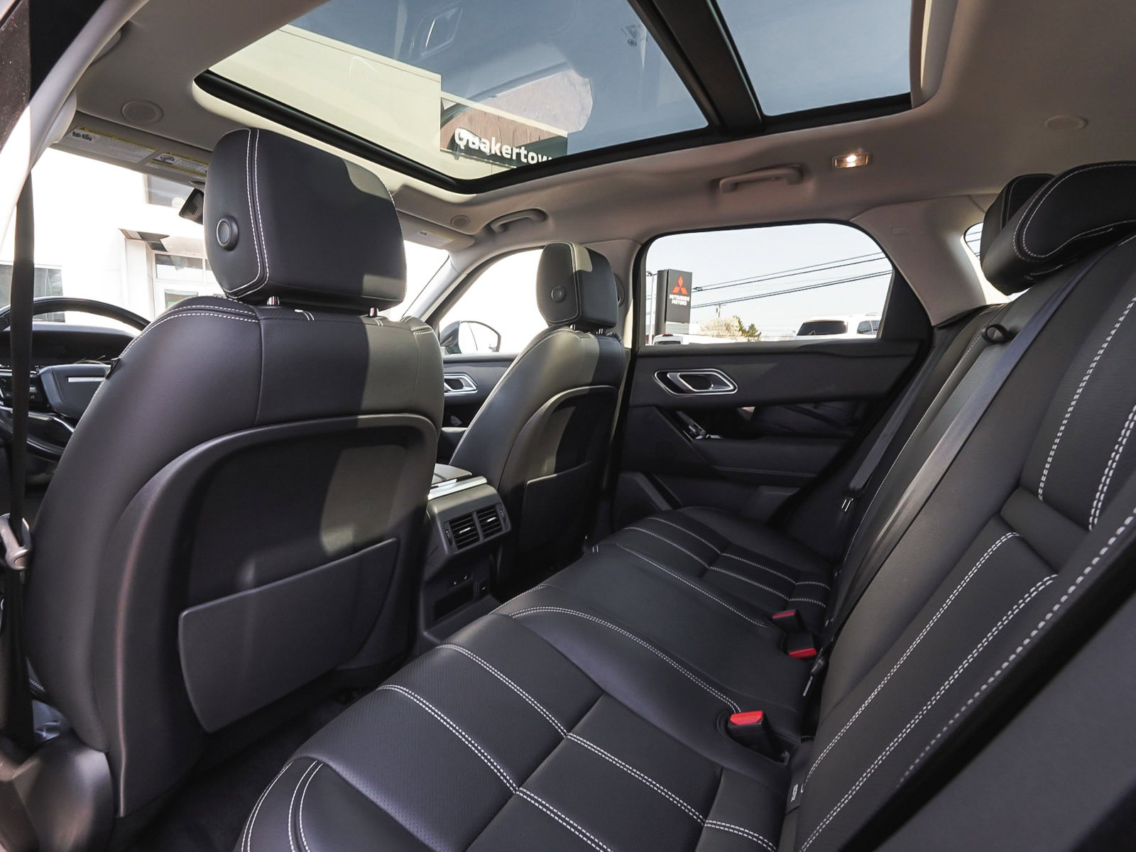 Used 2022 Land Rover Range Rover Velar S AWD/4WD image 34