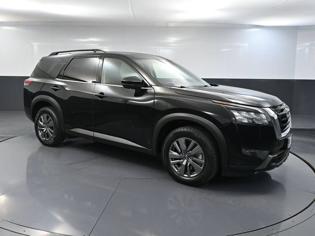 Used 2024 Nissan Pathfinder SV FWD image 1